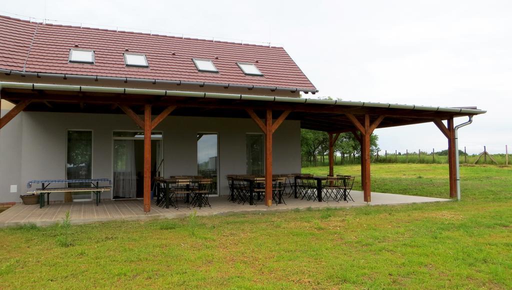 Hotel Horpacsi Europa Piheno Koezpont Exteriér fotografie