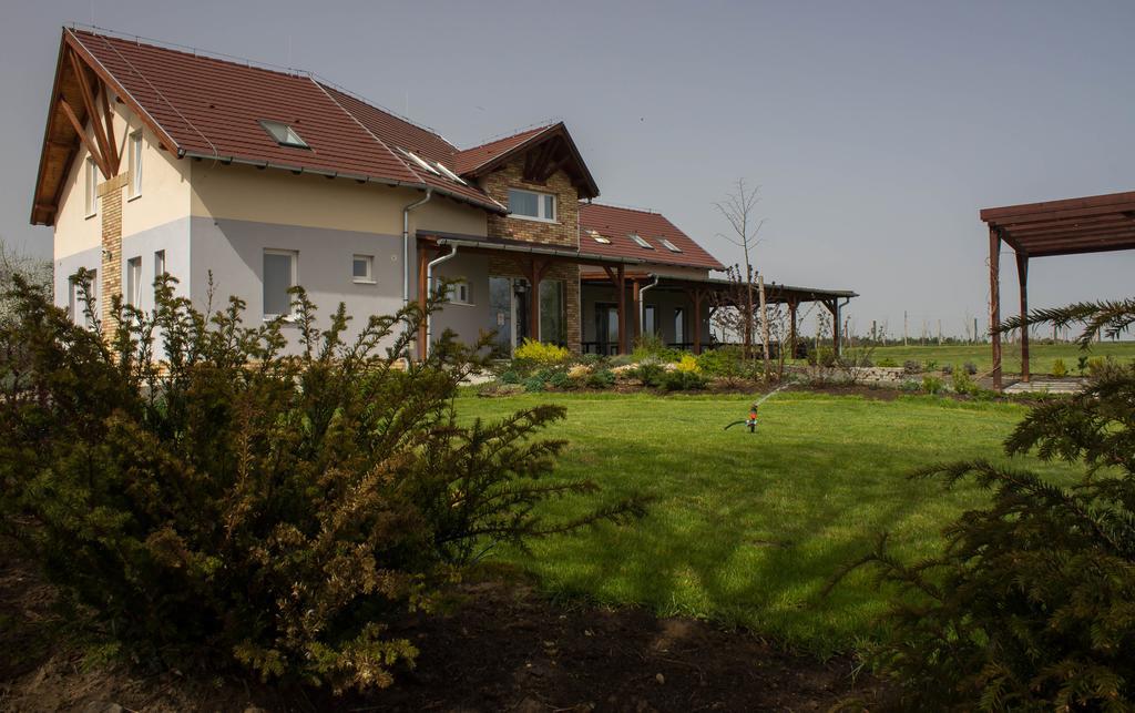 Hotel Horpacsi Europa Piheno Koezpont Exteriér fotografie